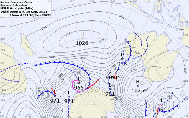 Analyse de la situation de surface ce matin à 04h. Plan plus large qui inclu les mers du Sud jusqu'au Pôle. On voit que la dépression d'origine polaire se prolonge par un beau frond froid qui frappe aux portes du Sud malgache . Des lignes d'instabilité sont présentes sur l'Afrique Australe.BOM.