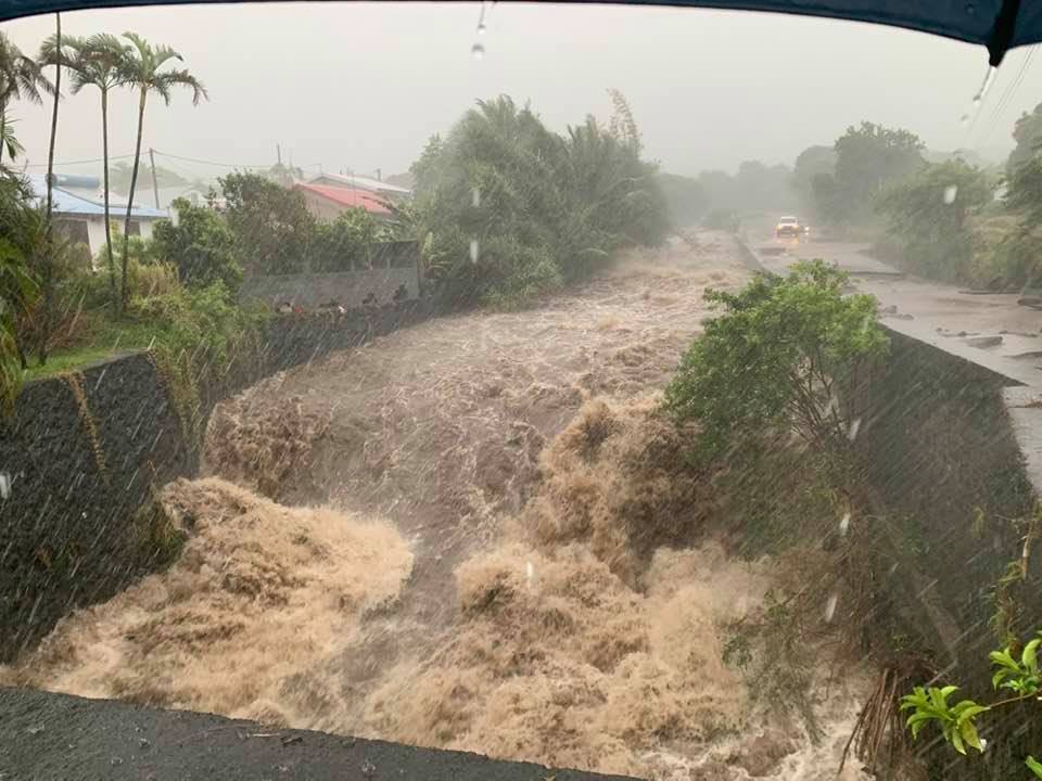 Dans le Sud Sauvage à la RÉUNION à la fin du mois on se serait cru en pleine saison des pluies avec un cyclone rôdant dans les parages. Freedom.
