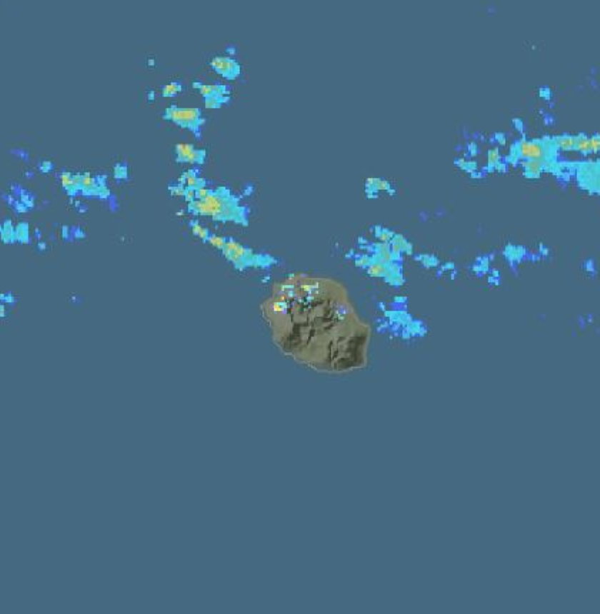 Publié le 27 décembre 2021 à 11h46      Fortes pluies/orages      N°23      Valable jusqu'au lundi 27 Décembre 2021 à 16h00 locales.      Les averses instables ont continué d'affecter les zones Est et Sud-Est de l'île au cours de ces dernières heures avec par exemple près de 56mm relevés à Saint-Joseph et 64mm à Gros-Piton Sainte-Rose au cours des 6 dernières heures.      Le risque d'averses pluvio-instables localement soutenues perdure en cette mi-journée sur les régions Est et Sud-Est de l'île et dans une moindre mesure sur le quart Nord-Ouest du département.      Toutefois, la situation évolue favorablement dans les prochaines heures avec un retour à la normale et des conditions plus clémentes prévues en fin de journée.      C'est pourquoi, la vigilance sera levée à partir de 16h00 locales sur les zones Est et Sud-Est.      A noter qu'en cette période de vacances scolaires et avec une activité volcanique, la plus grande prudence reste de mise.      Ce bulletin est le dernier pour cet épisode.