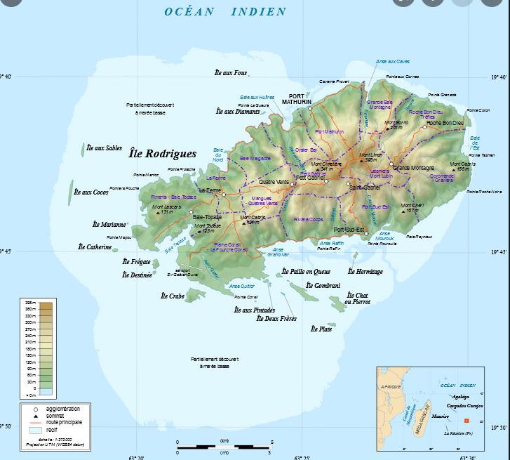 Avis de fortes pluies pour Rodrigues émis à 13h30 ce mardi 28 décembre 2021 jusqu'au mercredi 29 à 05h00.     Les conditions atmosphériques sont instables, favourisant la formation des nuages actifs dans la région.  Des fortes averses sont toujours attendues sur l'île. Ces averses seront parfois accompagnées d'orages isolés.  Les fortes averses localisées occasionneront des accummulations d’eau et aussi l'inondation des radiers à Rodrigues.     Le public est conseillé:  De rester à l'abri, d'éviter les plaines et les sorties en mer et de ne pas s'abriter sous les arbres pendant les orages.  Eviter les endroits sujets à des accumulations d’eau.  Soyez très prudents sur les routes en raison du ruissellement de l'eau et de la visibilité réduite.La pluviométrie durant les dernières 24 heures du 27 Décembre 2021 à 16h00 jusqu'au 28 Décembre 2021 à 16h00:  Pointe Canon             :    75.7 mm.  Plaine Corail              :    38.7 mm.  Montagne du Sable  :    69.4 mm.  Patate Theophile       :   61.2 mm.     Marées hautes:  19h56 et demain 08h47.  Marées basses:  Demain 02h09 et 15h21.     Lever du soleil (Demain)      : 05h07.  Coucher du soleil (Demain) : 18h28.