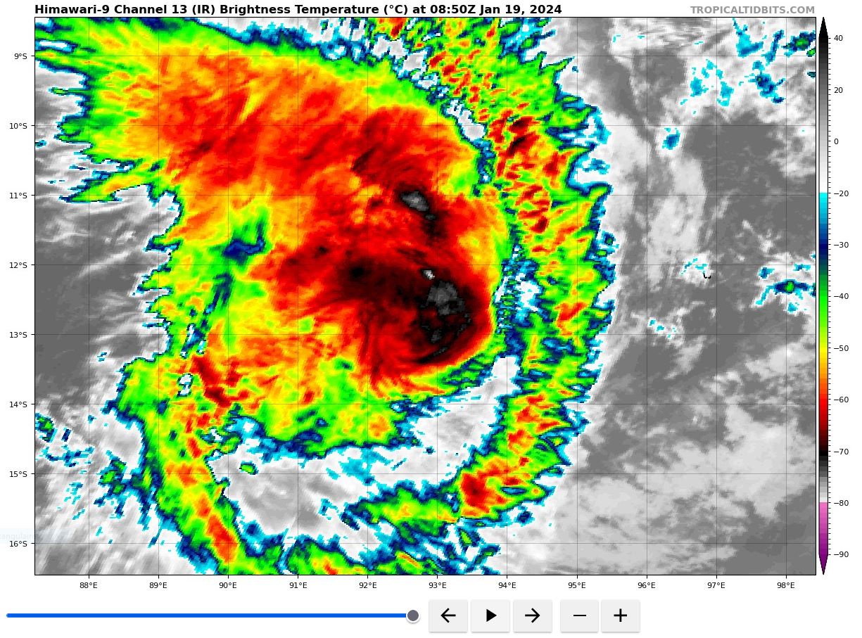 SATELLITE ANALYSIS, INITIAL POSITION AND INTENSITY DISCUSSION: DESPITE SOME DRY AIR OVER THE SOUTHERN SEMICIRCLE, WHICH IS HINDERING  CONVECTIVE DEVELOPMENT, THE SYSTEM HAS STRENGTHENED NOTICEABLY OVER  THE PAST 12 HOURS. ANIMATED MULTISPECTRAL SATELLITE IMAGERY (MSI)  DEPICTS DEEP CONVECTIVE BANDING, PRIMARILY IN THE NORTHERN  SEMICIRCLE, WRAPPING INTO A COMPACT CORE, WITH A DEVELOPING EYE. A  190324Z MHS 89 GHZ MICROWAVE IMAGE REVEALS A PARTIAL EYEWALL OVER THE  NORTHERN QUADRANT WITH A WEAKER, FRAGMENTED EYEWALL OVER THE SOUTHERN  QUADRANT. EQUATORWARD OUTFLOW IS ROBUST AS IS EVIDENT ON THE ANIMATED  WATER VAPOR LOOP. THE INITIAL POSITION IS PLACED WITH HIGH CONFIDENCE  BASED ON EXTRAPOLATION FROM A BULLSEYE 190327Z ASCAT-B IMAGE. THE  INITIAL INTENSITY OF 60 KTS IS ASSESSED WITH MEDIUM CONFIDENCE BASED  ON AN AVERAGE OF THE SUBJECTIVE DVORAK ESTIMATES. CIMSS OBJECTIVE  ESTIMATES ARE SLIGHTLY LOWER.