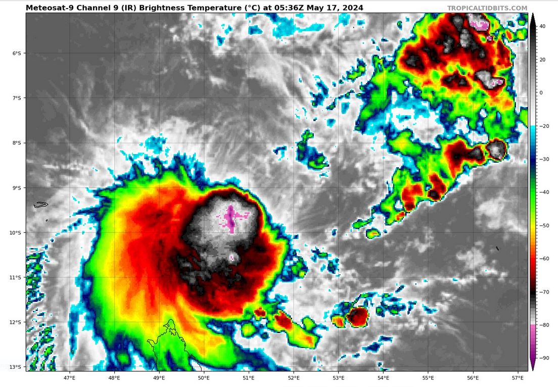 TC 24S(IALY) intensifying a bit//INVEST 93W//INVEST 93S// ECMWF 10 Day Storm Tracks//1706utc