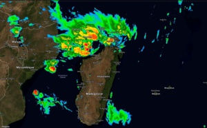CYCLONES: DESMOND(10S) à l'agonie sur le Canal de Mozambique