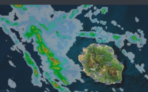 23h45: Réunion: averses orageuses en approche par le nord ouest