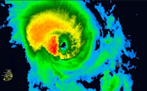 16h: Cyclone intense GELENA à 330km de Rodrigues se rapproche rapidement