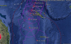 15UTC: TC OMA(15P) pushing slowly southward and forecast to intensify gradually after 24H.