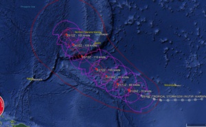 15UTC: WUTIP(02W) intensifying and forecast to reach CAT3 US in less than 2 days while approaching the Guam/Yap area