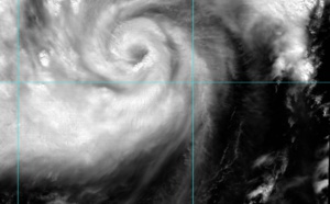 03UTC: typhoon Wutip(02W) Category 2 US, intensifying and approaching Guam area