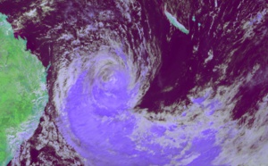 03UTC: cyclone OMA(15P): forecast to dissipate(below 35knots) in 2 days