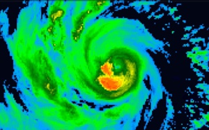 09UTC: typhoon Wutip(02W) is now a Category 3 US and is approaching the Guam area (VIDEO)