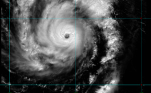 03UTC: typhoon Wutip(02W) Category 3 US , forecast CPA to Guam: 270km in apprx 17h.