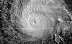 09UTC: Typhoon WUTIP(02W) is weakening, more rapidly after 24hours and remaining away from any land