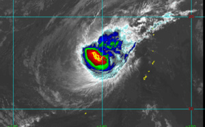 15UTC: Typhoon WUTIP(02W) ,Category 3 US, forecast to weaken rapidly next 72hours, no threat to land