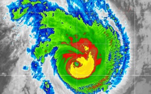 09UTC: Cyclone POLA(16P) category 2 US, peaking with top gusts over 200km/h