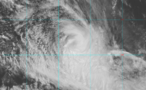 03UTC: Cyclone POLA(16P) category 1 US, weakening and becoming extratropical