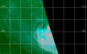 09UTC: Cyclone POLA(16P) category 1 US, weakening and becoming extratropical