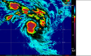 03UTC: TC HALEH(17S): slow moving and intensifying, possible peak at category 4 US in 72hours