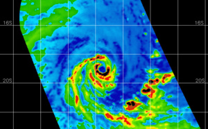 21UTC: TC HALEH(17S) peaking now as a powerful category 4 US safely over open seas