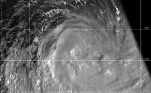 15UTC: Cyclone HALEH(17S) weakening and forecast to be a cold-core mid latitude low in 48hours