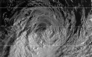 15UTC: TC HALEH(17S) undergoing slow extratropical transition