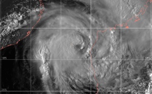 15UTC:  IDAI(18S) is intensifying west of Madagascar, could be a powerful category 4 US in 3 days and approach Beira/Mozambique