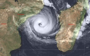 03UTC: cyclone IDAI(18S) 560km to Beira, slowly approaching, could hit the area shortly after 36hours
