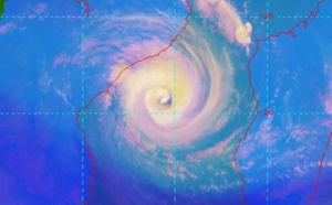 09UTC: Cyclone IDAI(18S) category 2 US, 490km to Beira, slowly approaching, set to make landfall close to Beira in 36hours