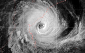 15UTC: Cyclone IDAI(18S) life-threatning category 3 US set to make landfall very close to Beira shortly before 12 hours