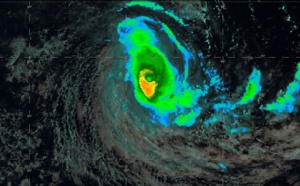 03UTC: TC SAVANNAH(19S) category 2 US intensifying over the open waters of the South Indian Ocean