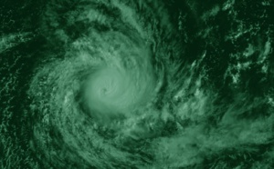09UTC: Cyclone SAVANNAH(19S) is now an intense cyclone, category 3 US right in the middle of the South Indian Ocean