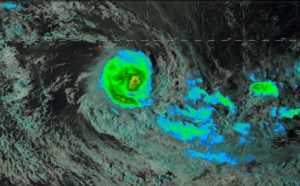 09UTC: TC SAVANNAH(19S) category 1 US is weakeing over the open seas of the South Indian Ocean