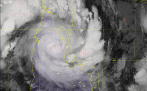 15UTC: TC TREVOR(20P) is overland, rapid intensification over the Gulf of Carpentaria expected after 36hours