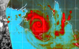 09UTC: TREVOR(20P) category 2 US, forecast to make landfall near BORROLOOLA in 18hours as a category 3 US