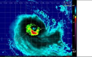 03UTC: VERONICA(21S) powerful category 4 US, 95km northeast of Karratha slowly approaching the coast
