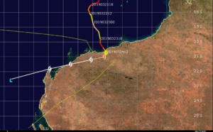 15UTC: VERONICA(21S) category 2 US, inland moving close to the coastline but weakening significantly next 48hours