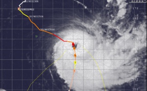 21UTC: JOANINHA(22S) back to category 4 is refusing to weaken!