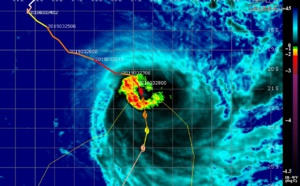 09UTC: JOANINHA(22S) still a powerful category 4 has turned poleward and is forecast to weaken rapidly after 24h