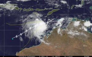 15UTC: TC WALLACE(23S): conditions become more conducive for intensification next 48hours