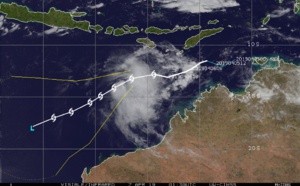 03UTC: TC WALLACE(23S) poorly organized still forecast to intensify slowly next 36/48 hours
