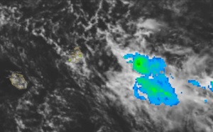 MAURICE: dégradation du temps ce soir et cette nuit. REUNION: dégradation par l'est en fin de nuit et mardi matin