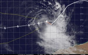 03UTC: TC WALLACE(23S) fleetingly analyzed at 65knots(category 1 US) is now collapsing under vertical wind shear