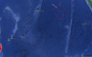 00UTC: South Indian: 90S is likely to intensify next 24hours east of the Chagos
