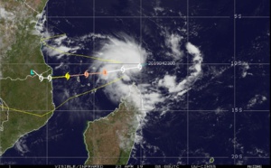 09UTC: TC 24S is forecast to intensify rapidly next 48hours, potential threat to the Comoros