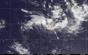 TC 25S has formed, forecast to intensify to category 1 US in 48hours, remaining far to the west of Cocos islands
