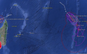 09UTC: TC KENNETH(24S) intensifying and heading for Grande Comore/ TC LORNA(25S): slowly intensifying over open waters