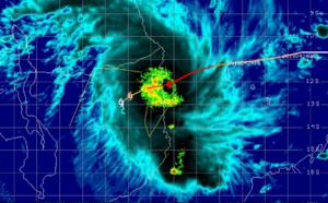 15UTC: TC KENNETH(24S), category 4 US making landfall 30km north of Quisanga/Mozambique