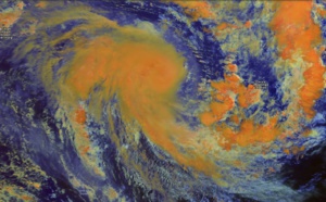 SOUTH INDIAN: (03UtC): TC LORNA(25S) now category 1 US, intensifying over open seas