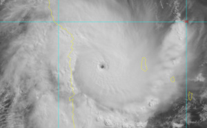 TC KENNETH(24S) reached maximum intensity of 125knots, category 4 US, a remarkable cyclone across the northern MOZ Channel