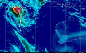 21UTC: TC LORNA(25S):  category 1 US, recent signs of intensification, remaining over open seas
