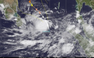 15UTC: TC 01B named FANI intensifying and could be an intense cyclone in 4 days. TC LORNA(25S) over open seas